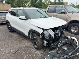 2025 Kia Seltos EX - Exterior Front Right Corner Image